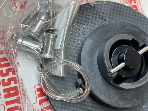 Accossato Carbon Fiber Gas Cap for Suzuki SV GSXR Hayabusa Bandit 5 Bolt - Picture 4 of 4