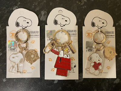 Brandneu in Verpackung Peanuts Snoopy 70. Jubiläum SCHLÜSSELANHÄNGER SCHLÜSSELANHÄNGER METALL/EMAILLE