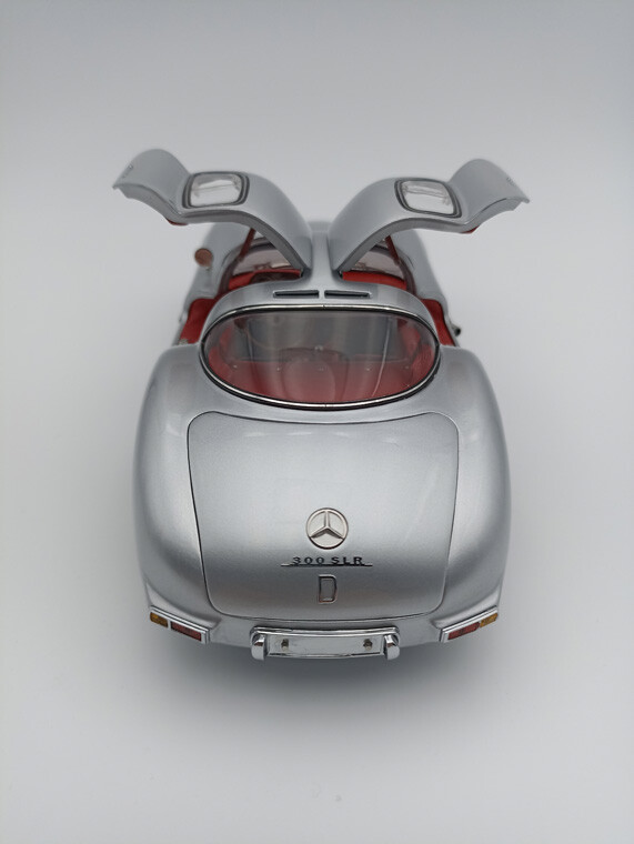 CMC M-076 1/18 Mercedes-Benz 300 SLR Coupe 1955 Silver / Red CMC M-076 1/18 Mercedes-Benz 300 SLR Coupe 1955 Silver / Red
