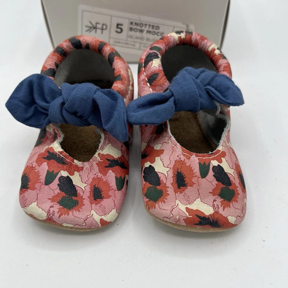 Mocasines con lazo anudados recién escogidos de cuero para niños pequeños talla 5 Island Bloom floral Foto 3 de 4