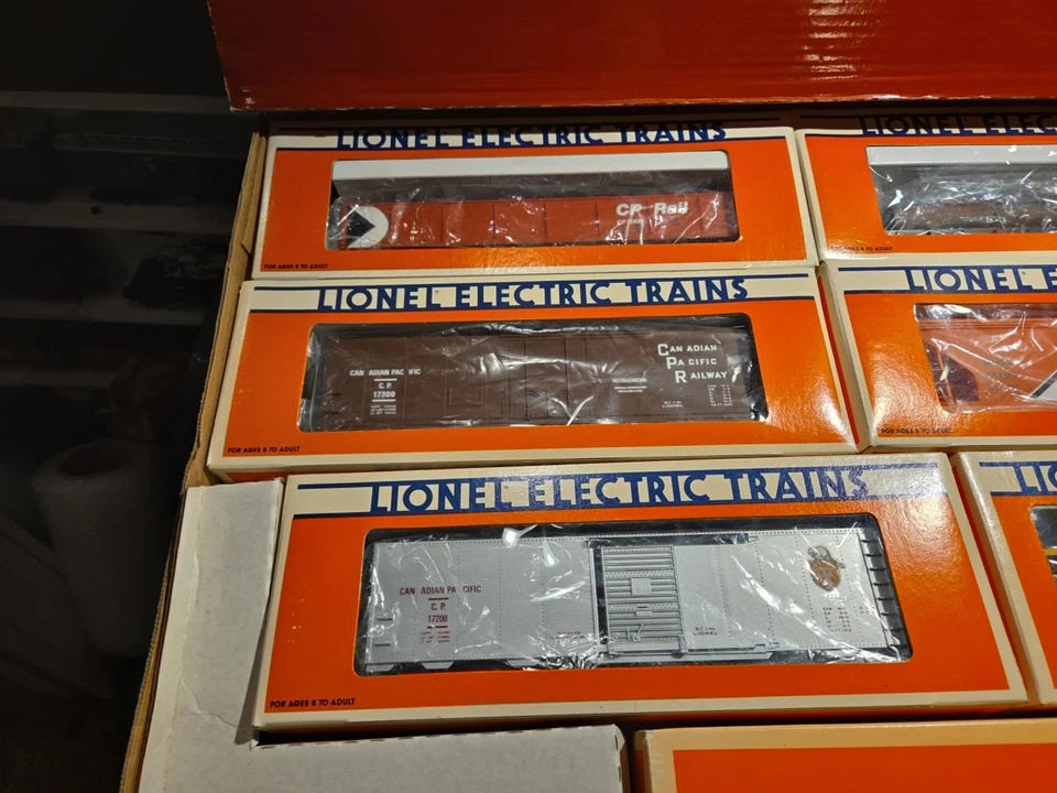 Lionel 6-11710 O Gauge CP Rail Limited 1989 Edition Diesel Freight Train Set - Image 2 of 4