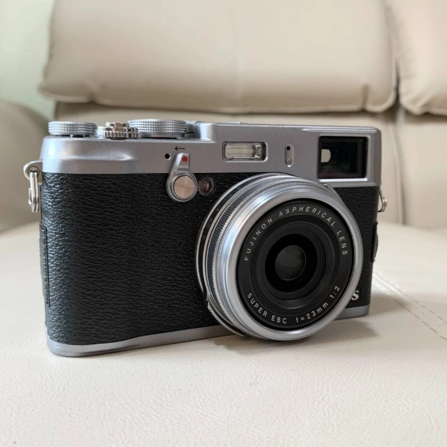 Fujifilm X100S Digital Camera Silver Black 16.3MP APS-C Hybrid View Film Sim - product detail image 6