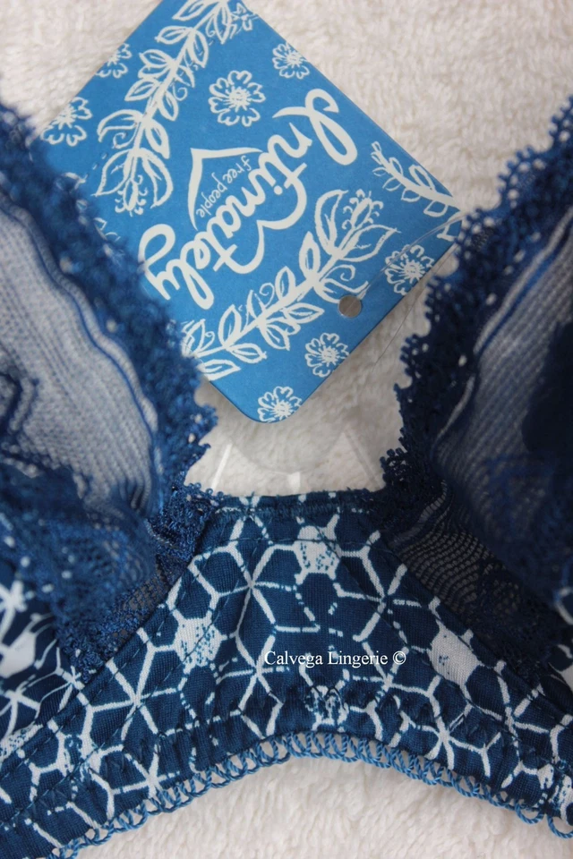 NUEVO CON ETIQUETAS FREE PEOPLE "Sweetheart" Sujetador de encaje triángulo copa suave con aros, azul/blanco Foto 2 de 4