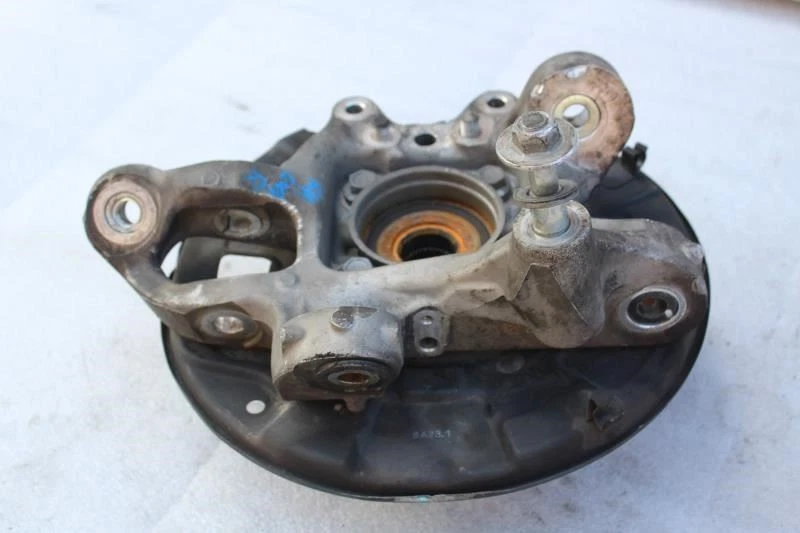 Lexus LS460 2007 lado del pasajero derecho nudillo trasero eje buje Foto 3 de 4