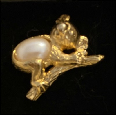 Brand New Avon Koala Gold Tone Metal with Imitation Pearl Accent Animal Brooch