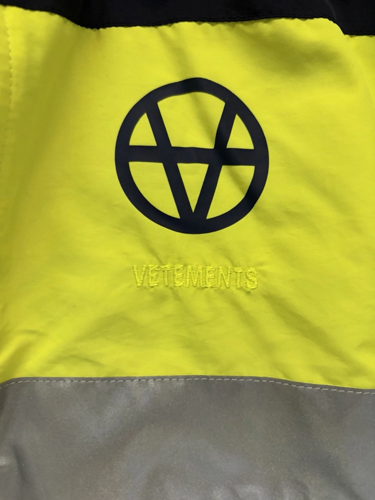 Vetements F/W19 Hi-Vis Anarchy Reflective Parka image 12