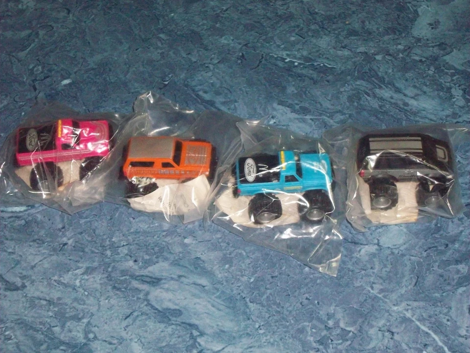 福特 Monster Trucks MS BIGFOOT & BIGFOOT 拾音器 麦当劳 复古 80 年代塑料玩具 — 第 2/3 张图片