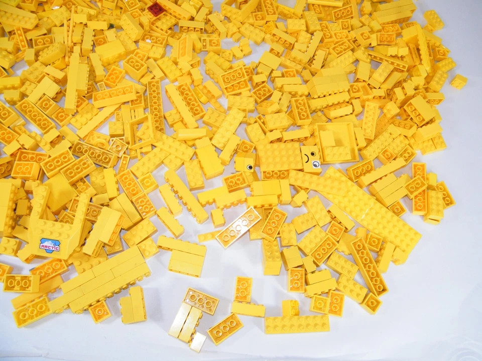 5 LBS LEGO; USED PARTS, BRICKS, BLOCKS, PLATES, NO MINI FIGS, 75% LEGO YELLOW 4 - Image 4 of 4