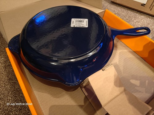 Le Creuset Cast Iron Round Skillet / 26CM / INDIGO Blue Rare Colour – New In Box - Picture 7 of 16