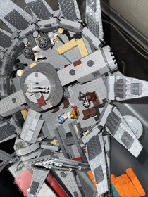 LEGO Star Wars Millennium Falcon 7965 100% Complete