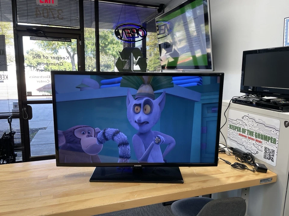 Samsung 40" 6030 Full HD 3D LED TV UN40FH6030F LED LCD Television **3D** - Image 2 of 4