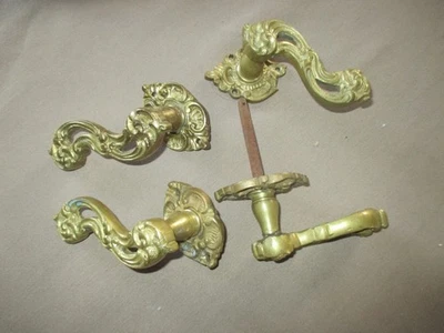 LOT DE 4 POIGNEES DE PORTE (2 paires) anciennes bronze massif repercé .. - Photo 1/4