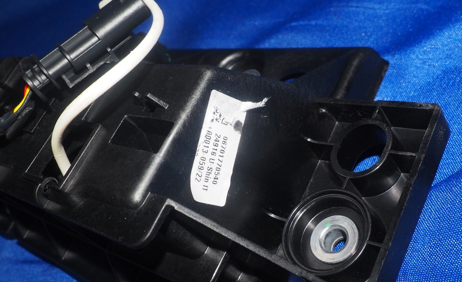 2022-2026 Maserati MC20 MCPura Passenger Right Rear Exterior Door Handle Bracket