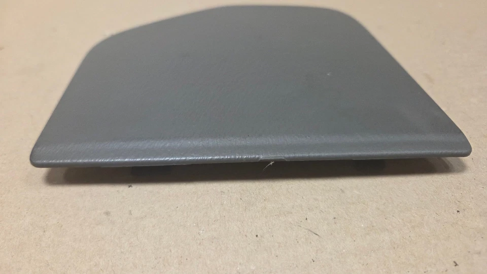 Крышка торца приборной панели правая сторона 2002 - 2005 Chevrolet Trailblazer, 15157577 - Изображение 2 из 4