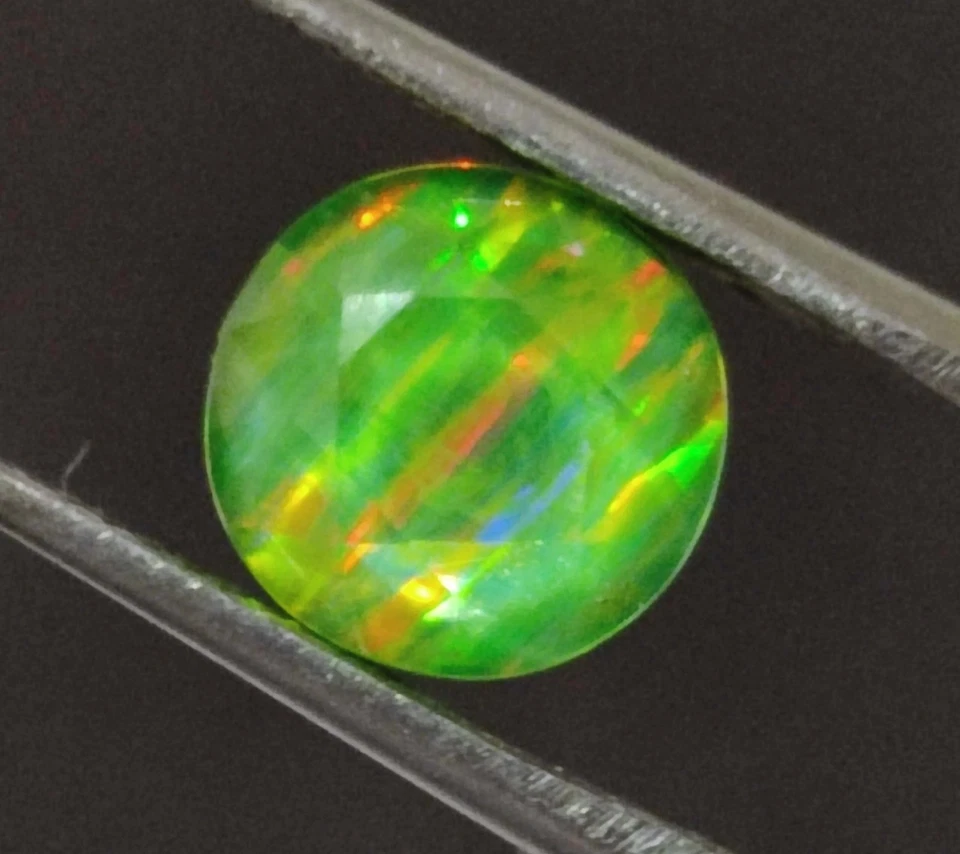 Piedra preciosa natural de corte redondo de titanita con esfena de fuego completo de 5,20 quilates para joyería Foto 2 de 4