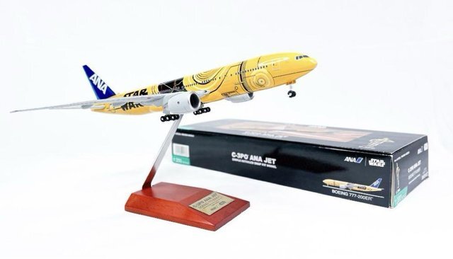 ANA Boeing 777-200ER Airplane Model 1:200 STAR WARS C-3PO ANA Boeing 777-200ER Airplane Model 1:200 STAR WARS C-3PO