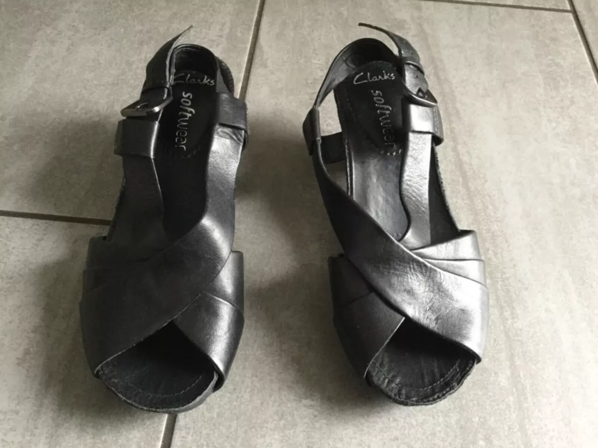 recibir encanto jueves Clarks Softwear Ladies Black Wedge Sandals / Shoes Size 4 1/2 Great  Condition. | eBay