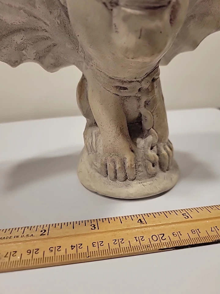 Rara escultura de querubín sonriente diablo jardín vintage con alas Foto 3 de 4