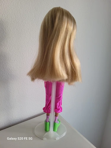 Winx Flora Trendy Winter 2005 Giochi Preziosi Doll - Imagen 3 de 3