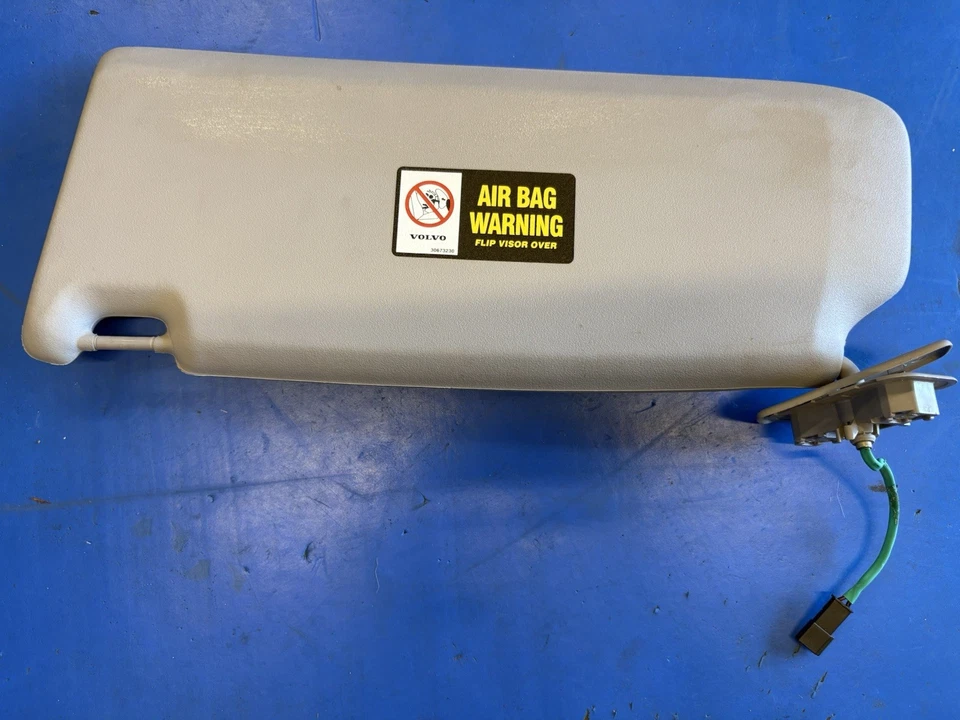 2004-2006 Volvo S40 Passenger Sun Visor Gray Illuminated OEM B01B38027 - Image 3 of 4