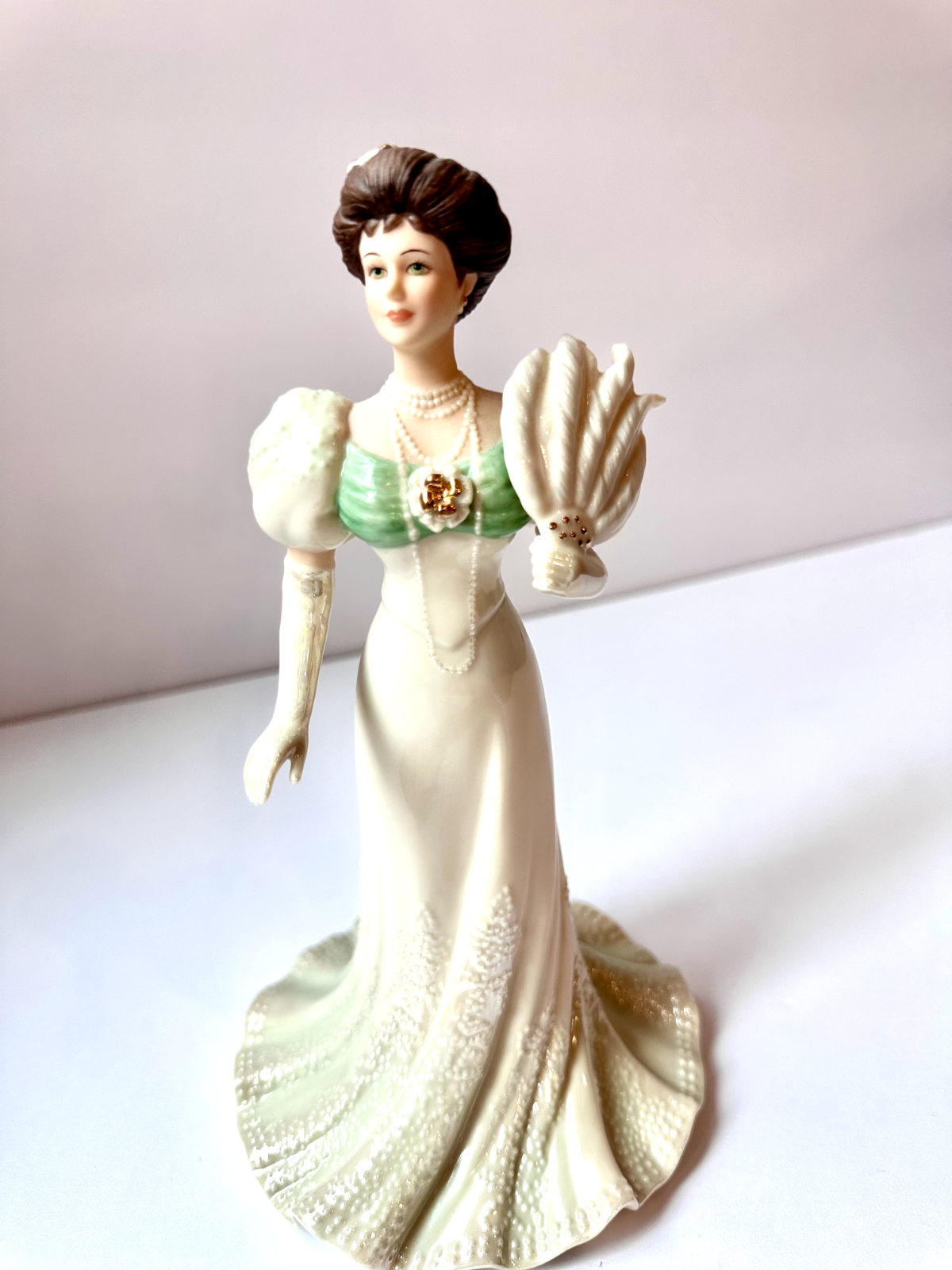 Vintage! Great Gift! Figurine Lenox Ivory Centennial Ball 8.5