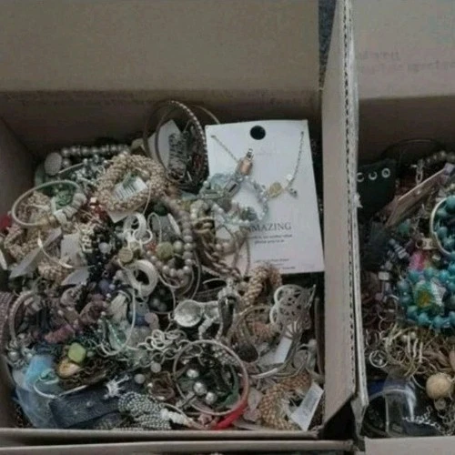 2 Pounds Jewelry Costume Vintage Mix LBS  necklaces bracelets pins rings etc lbs