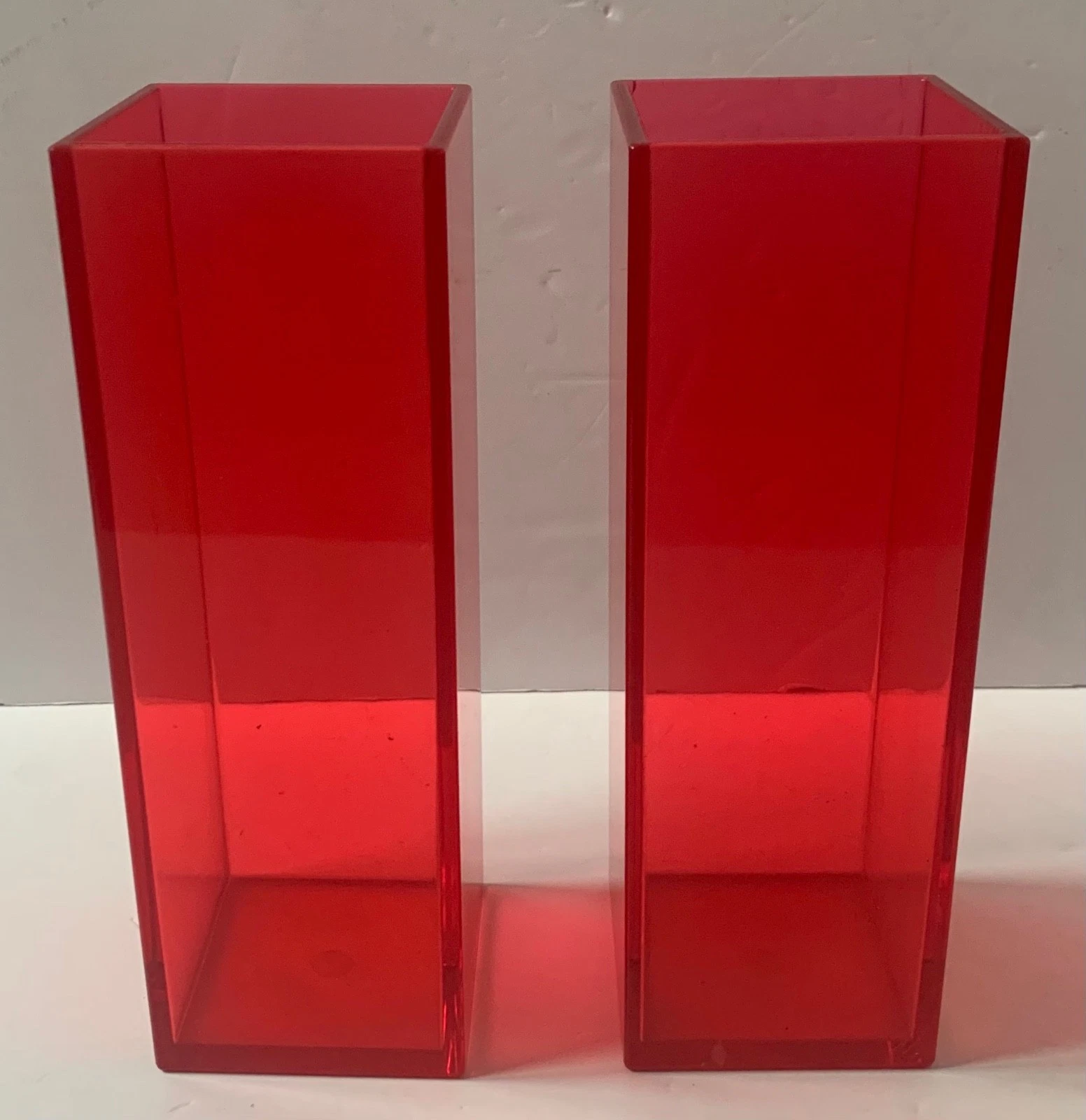 VINTAGE HABITAT PAIR RED ACRYLIC VASES SQUARE COLUMN PEDESTAL VASE STORAGE CUBE
Opens in a new windo
