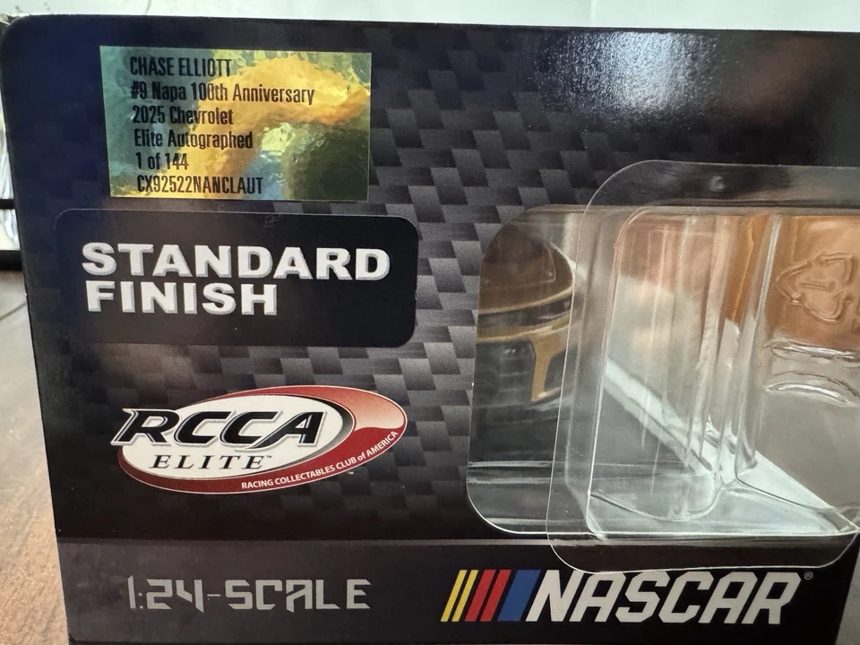 Chevrolet Elite autografiado 1/24 Chase Elliott #9 Napa 100 aniversario 2025 Foto 2 de 4