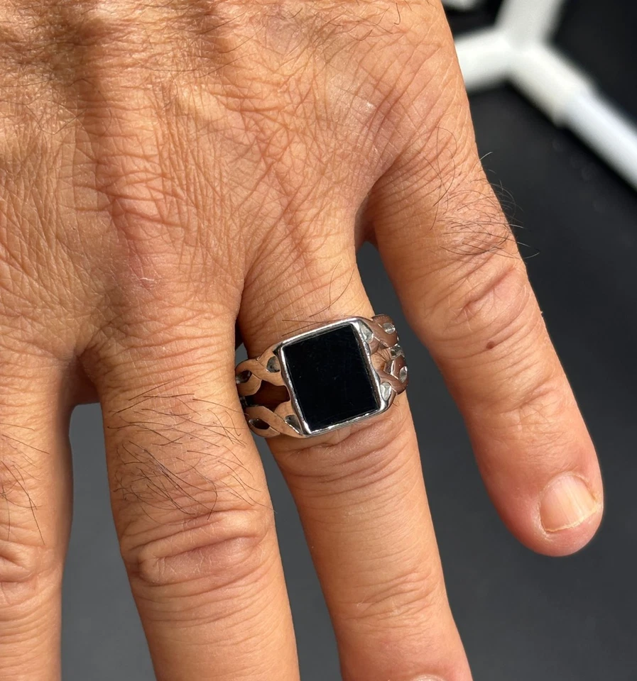 Anello Uomo in Acciaio Chirurgico e Onice centrale misure 9, 10, 11, 12 - Immagine 4 di 4