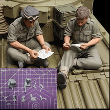 1:35 Scale WWII Tank Crew Reading Letters Resin Figures Soldiers Diorama Kit