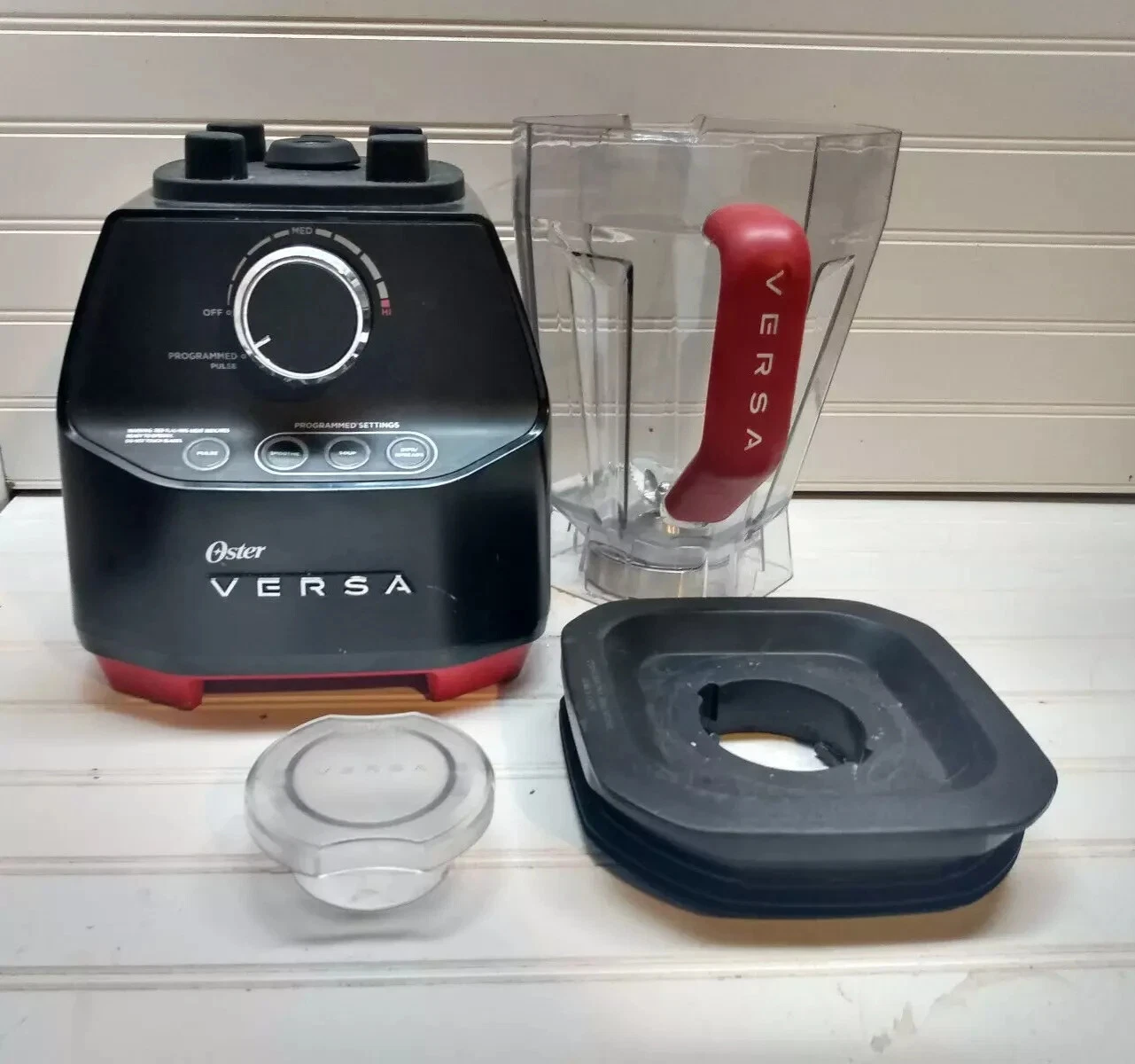 Oster Blender Versa Pro Power 8 cup Jar 1400W Stainless Steel Blade Black/Red