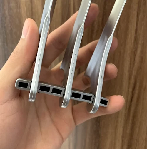 Garras de Wolverine de plástico Logan Juegos con disfraces Vestido elegante Adultos Disfraz Guantes Foto 3 de 4