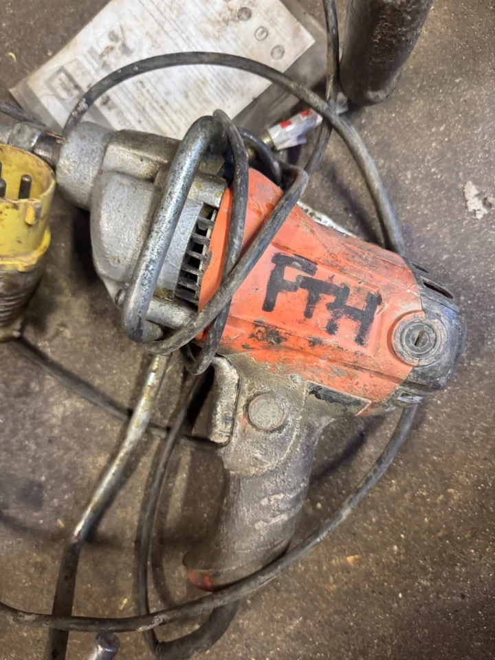 ⭐ MEZCLADOR DE PALETAS MOTOR 110V FUNCIONANDO PERO CHISPEANDO PARA DESPEJAR POSTE LIBRE⭐ Foto 2 de 4