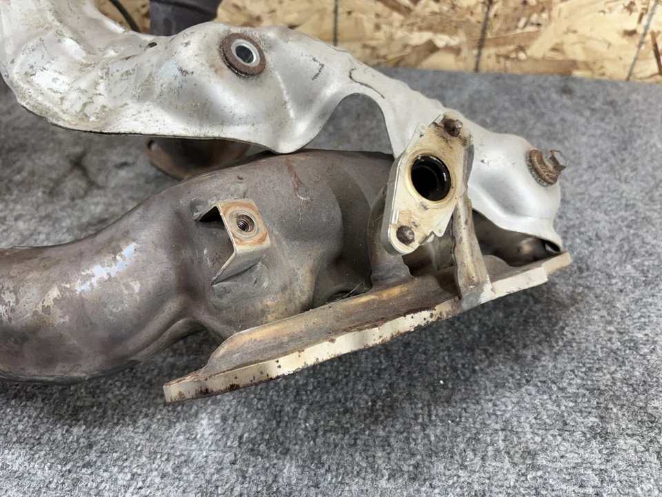 TOYOTA 4RUNNER 2014-2023 4,0 L ESCAPE SILENCIADOR COLECTOR TUBO CONJUNTO OEM Foto 3 de 4