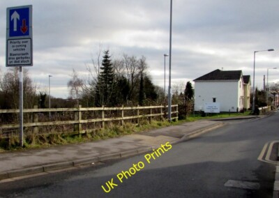 Foto 6x4 Vorrang vor entgegenkommenden Fahrzeugen Schild, Stafford Road, Pontypool c2015