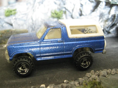 Hot Wheels Ford Bronco Blue with motorcycle 1980 Vintage diecast model truck