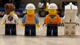 LEGO CITY Spaceport 60080 Missing 1 Fig & 1 Sticker Comes w/ Instructions