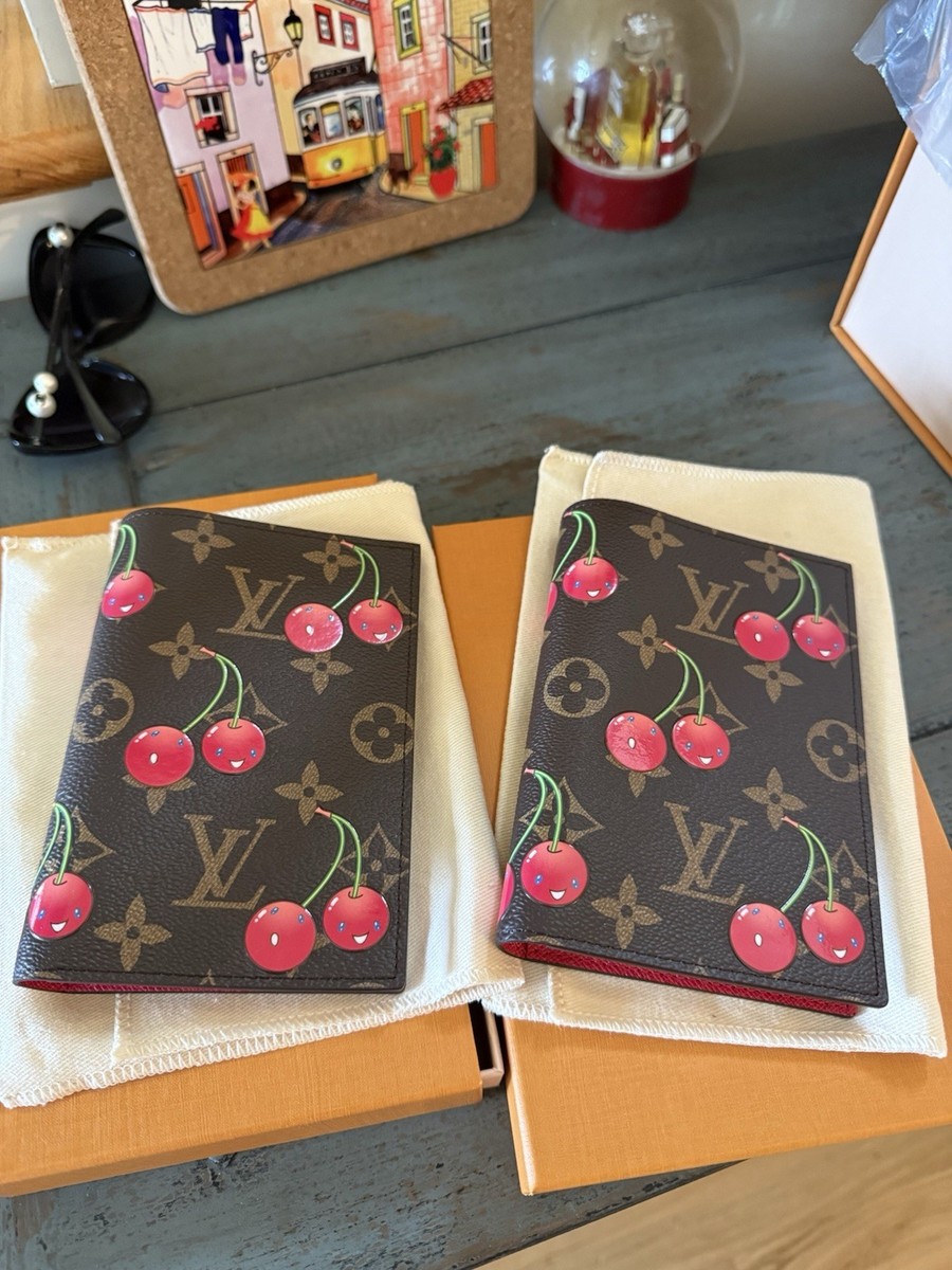 本日22時まで　Louis Vuiton x Murakami パスポートカバー Louis Vuitton x Takashi Murakami Passport Cover White