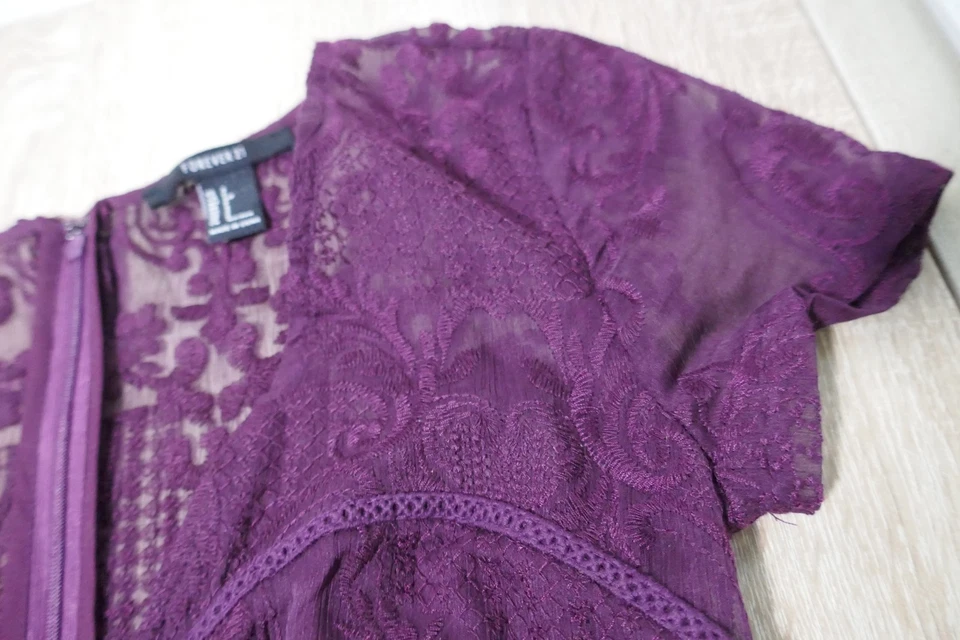 ❤️FOREVER 21 WEINROT / LILA JUMPSUIT GRÖßE S KURZARM RV-HINTEN SPITZE AUSSEN SÜß - Bild 4 von 4