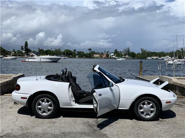 1991 Mazda MX-5 Miata Special Edition 1991 Mazda MX-5 Miata Special Edition 122,612 Miles White **GORGEOUS**UNIQUE