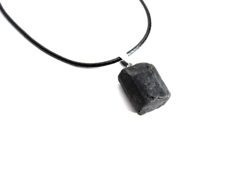 Turmalin Rohstein an Schmuckband 1,5 - 2 cm Naturbelassen mit Aufhänger schwarz - Bild 5 von 11