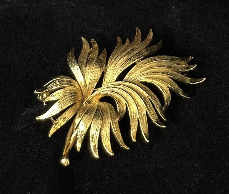 Vintage Lisner Gold Tone Brooch Marked Leaf Clusters Made in USA