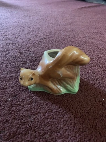 Vintage Shawnee Pottery Planter Squirrel 664  3.5"