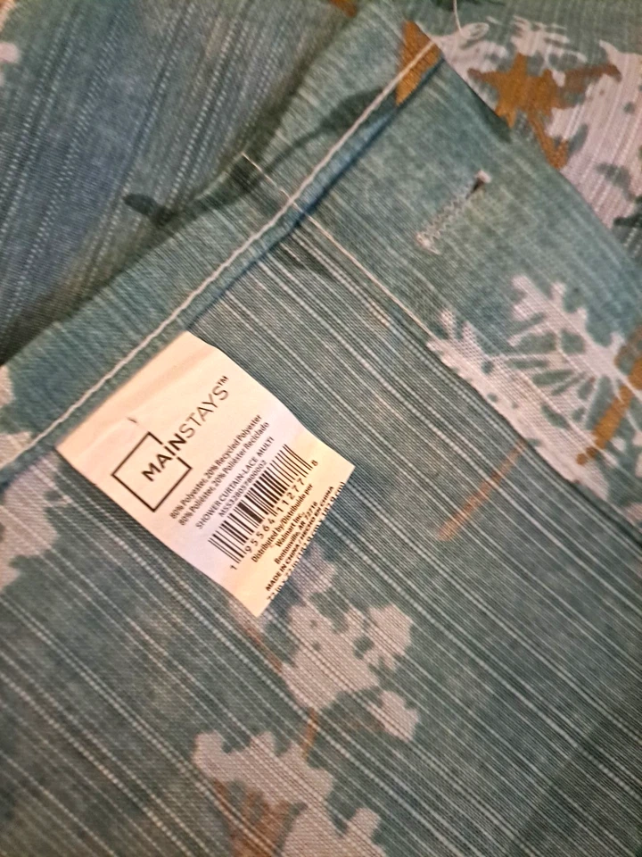 Cortina de ducha de tela floral verde flores blancas acuarela cabaña pilares Foto 3 de 3