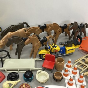 Playmobil 3 lbs Lot 45+ Figures Weapons Horses Cows Donkey Ruffnut Tuffnut HTTYD