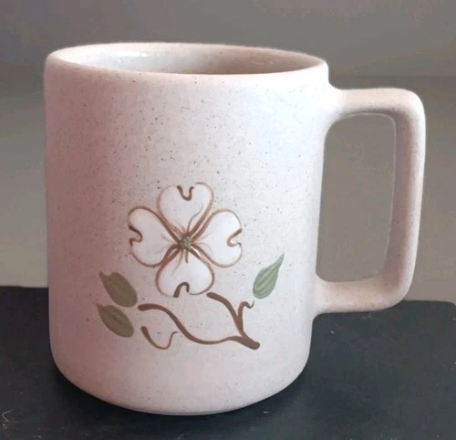 The Pigeon Forge Pottery~Tennessee 10oz Coffee Mug w/ Floral Design