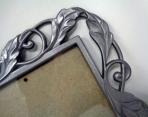 ELSA Muted Silver 7.25" x 9.25" Metal Picture Frame - Picture 2 of 4