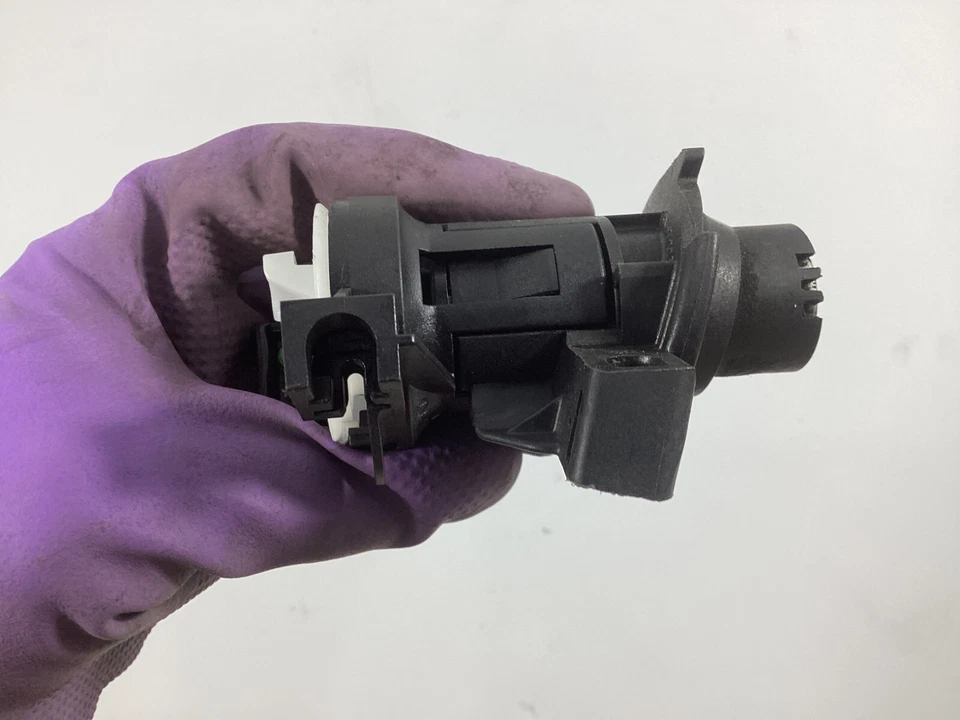 Mecanismos de cilindro de bloqueo de tapa de maletero Mercedes Benz C300 2010-2013 A2047500261 OEM. Foto 3 de 4