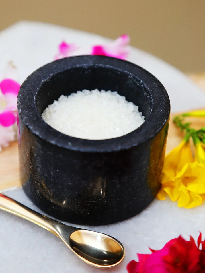 Ручной работы мрамор соляной погреб с латунной ложкой белый набор из 2, винтажный погреб комплект - Изображение 2 из 4