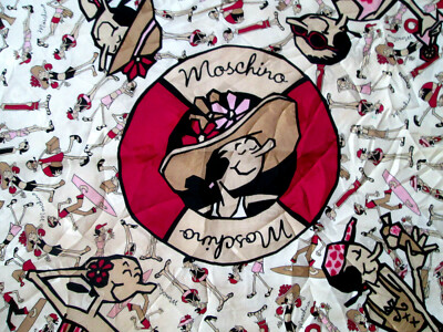 Foulard Carré Moschino En Soie 100% - Dimensions 85 X 87 Cm, Motif Multicolore - Occasion Vintage